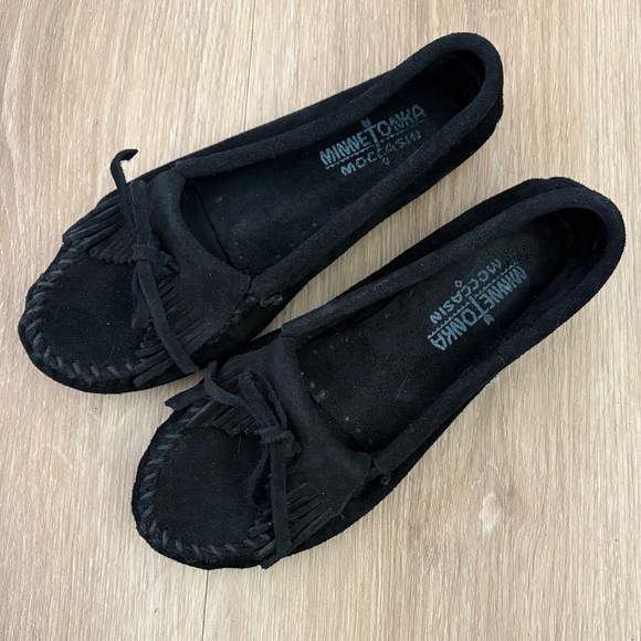 Minnetonka Shoes - Minnetonka Women's  sz 6 Kilty Black Moccasins Shoes